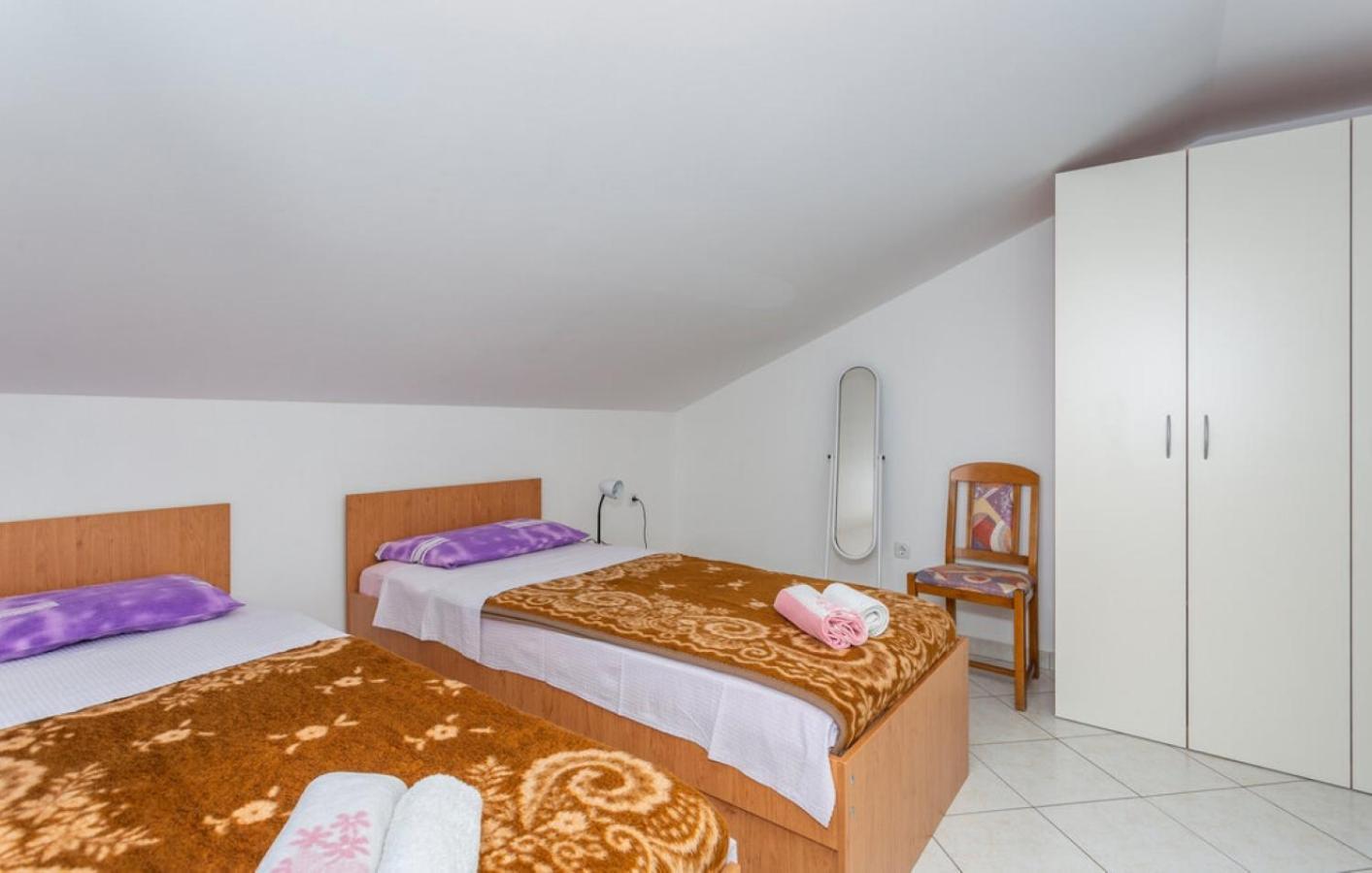 Guest House Lucija Banjol Екстериор снимка