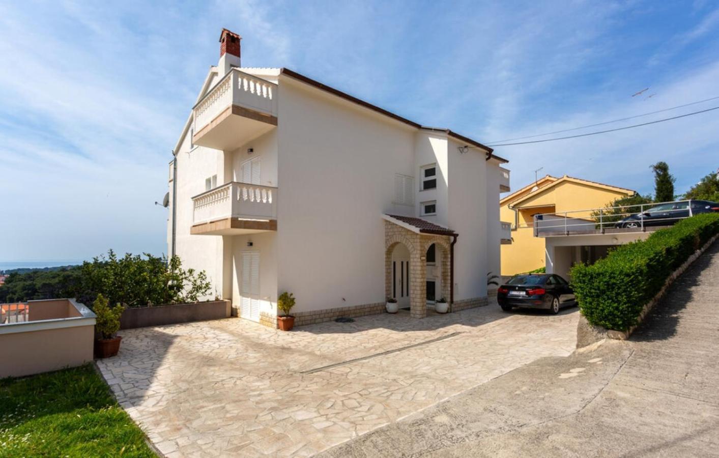 Guest House Lucija Banjol Екстериор снимка