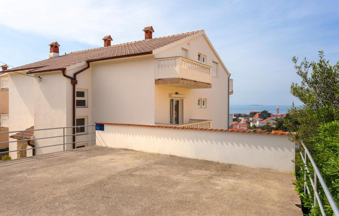 Guest House Lucija Banjol Екстериор снимка
