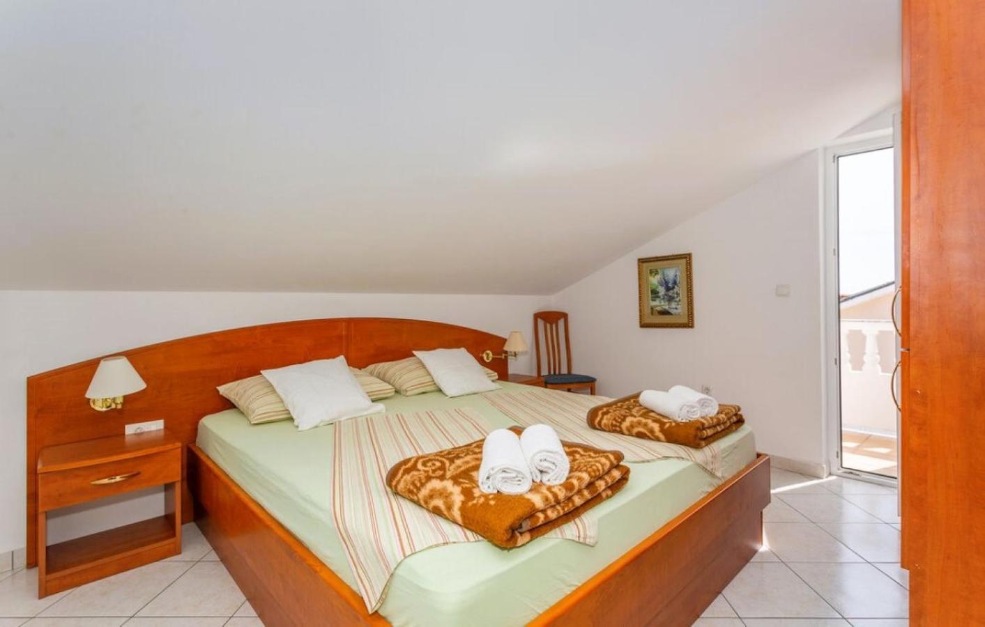 Guest House Lucija Banjol Екстериор снимка