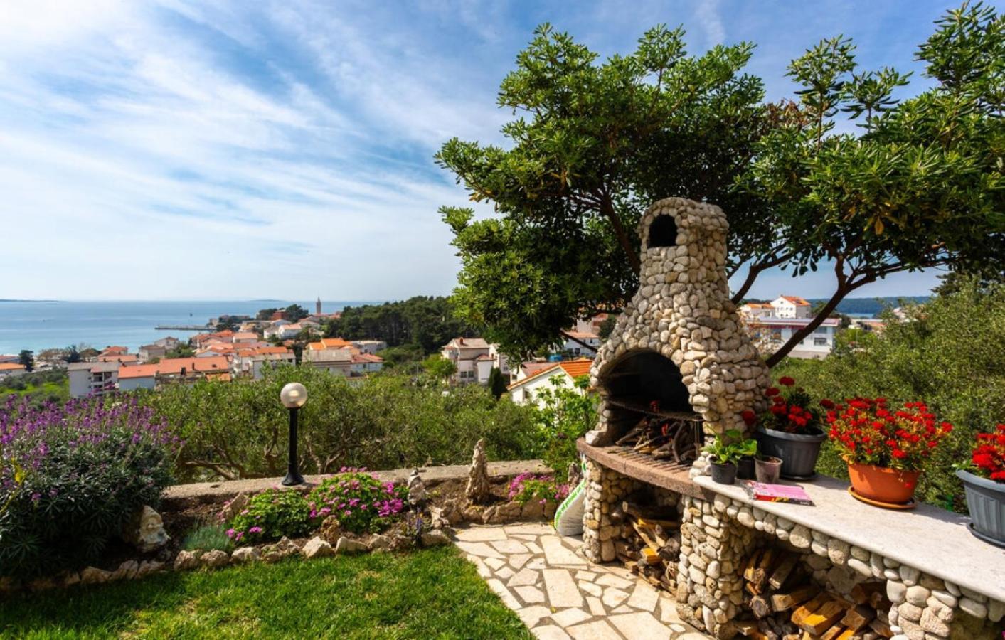 Guest House Lucija Banjol Екстериор снимка