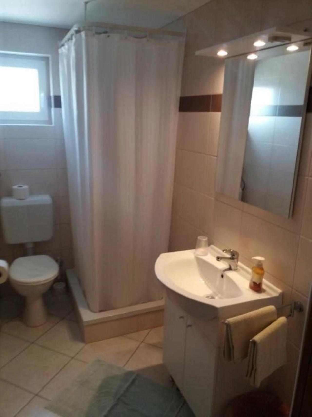 Guest House Lucija Banjol Екстериор снимка