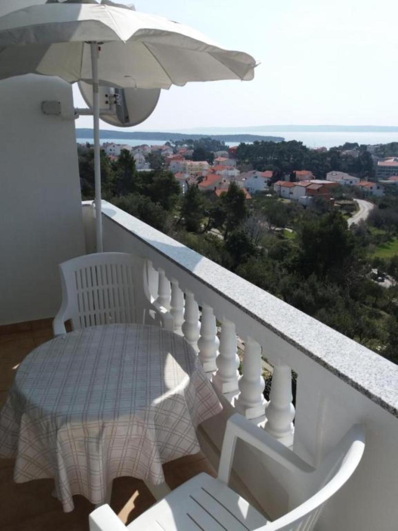 Guest House Lucija Banjol Екстериор снимка
