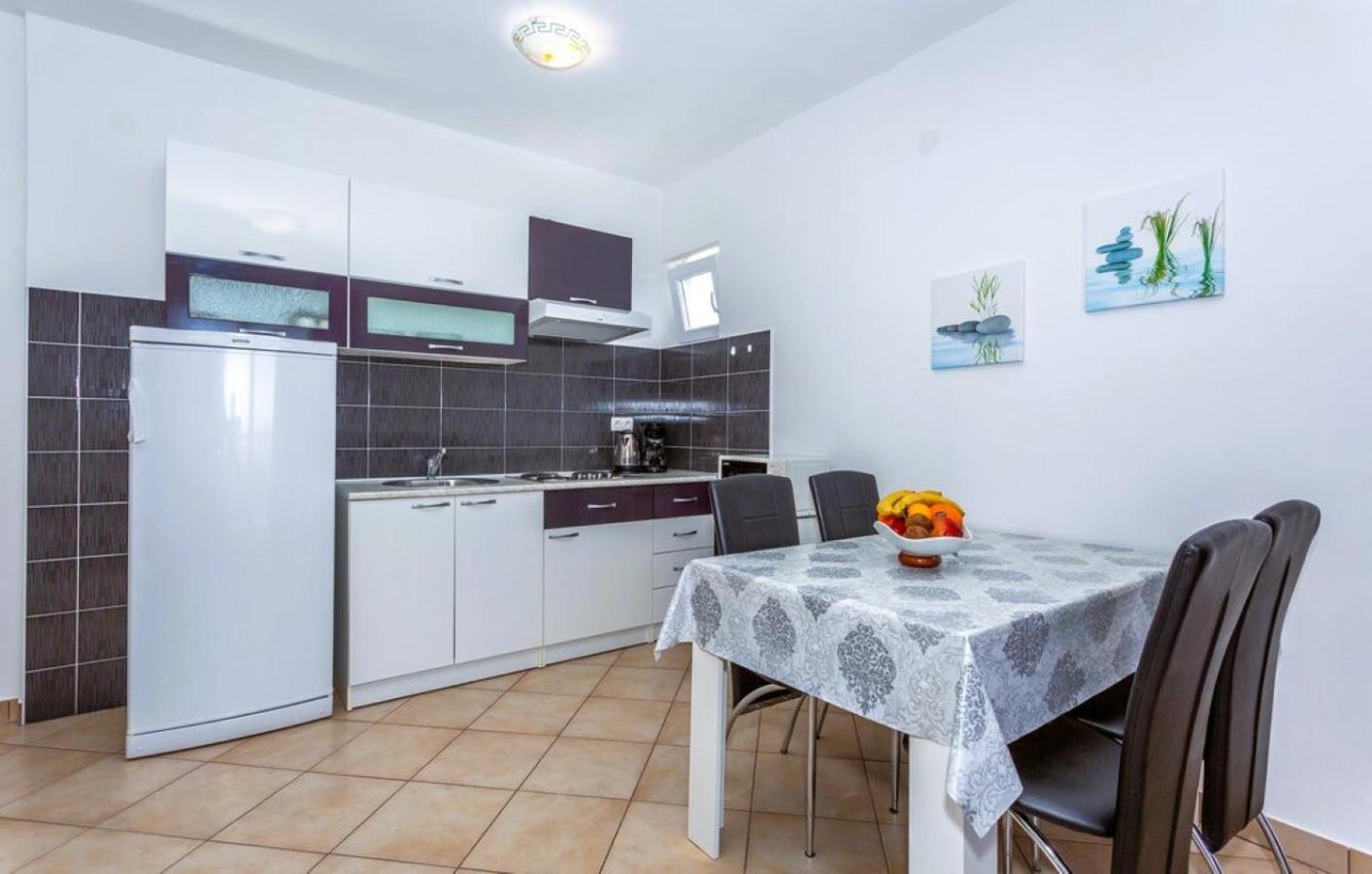 Guest House Lucija Banjol Екстериор снимка