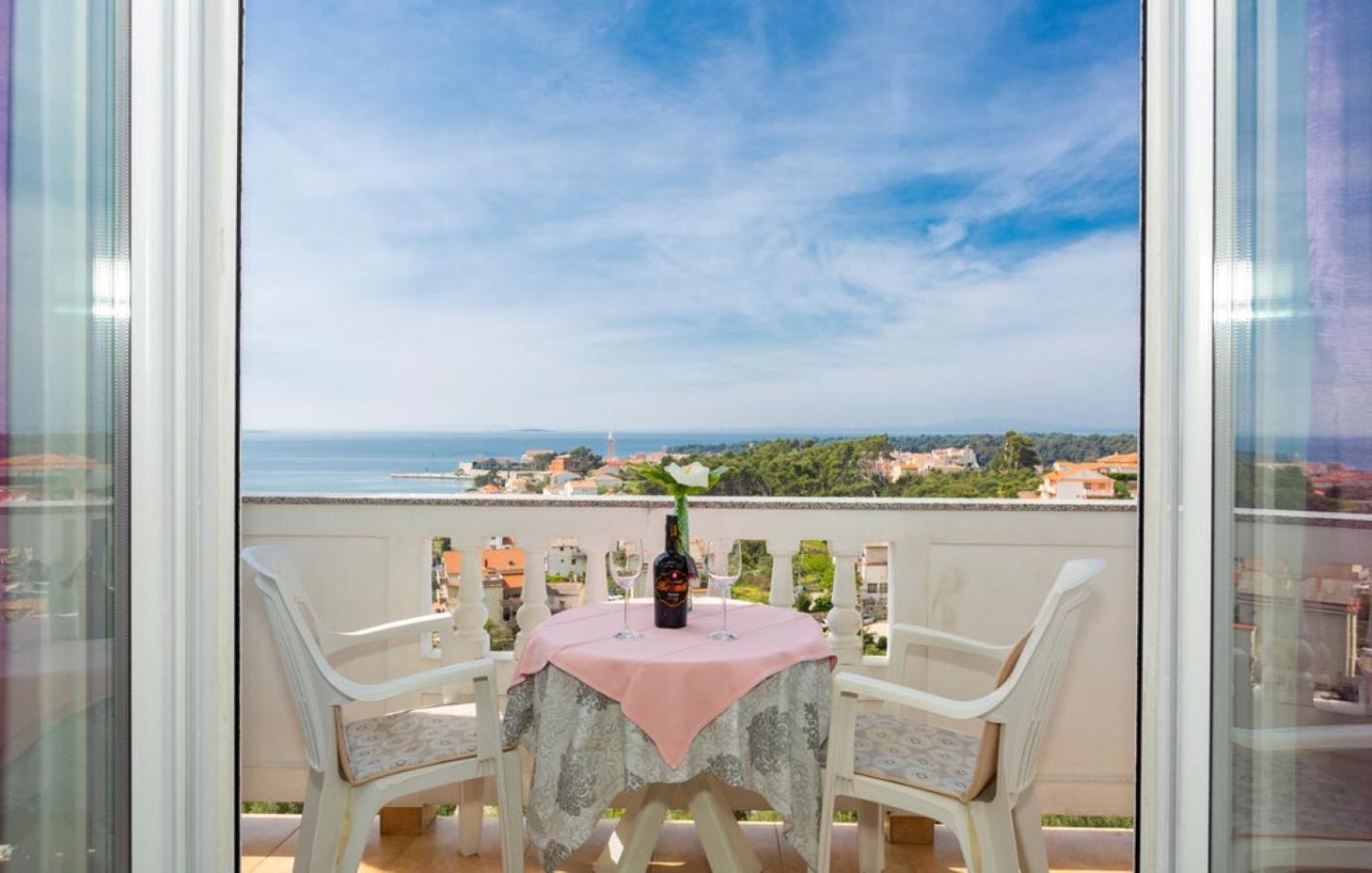 Guest House Lucija Banjol Екстериор снимка