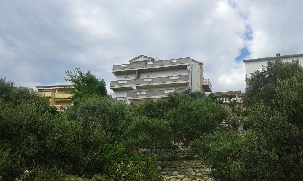 Guest House Lucija Banjol Екстериор снимка